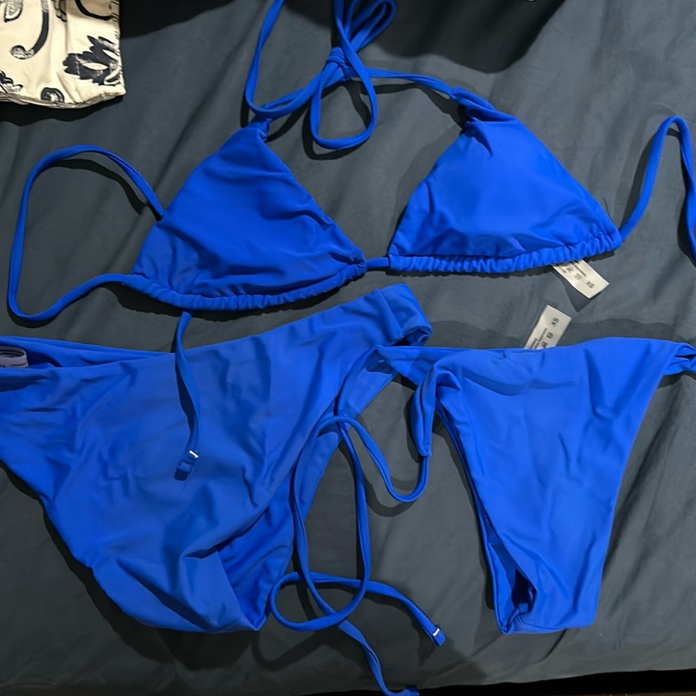 3 Piece SHEIN Swimsuit 
Size: XS
Condition: BRAND NEW/NEVER USED.